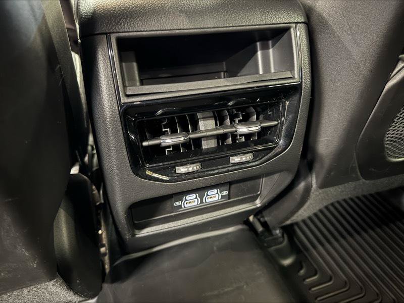 Used 2023 Jeep Grand Cherokee Laredo AWD/4WD image 21