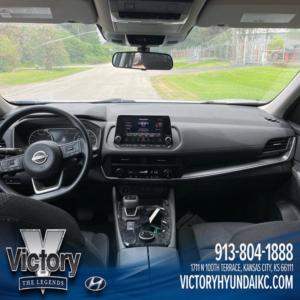 Used 2024 Nissan Rogue SV AWD/4WD image 9