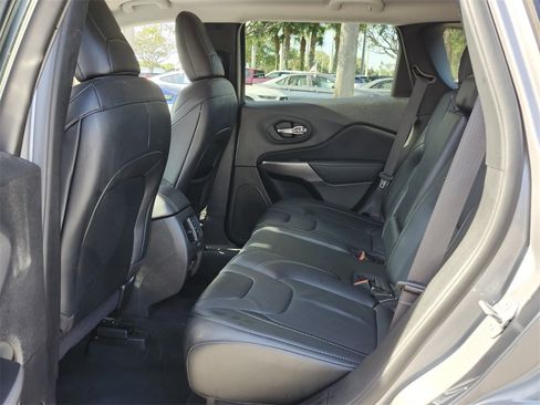 Used 2022 Jeep Cherokee Latitude Lux image 4