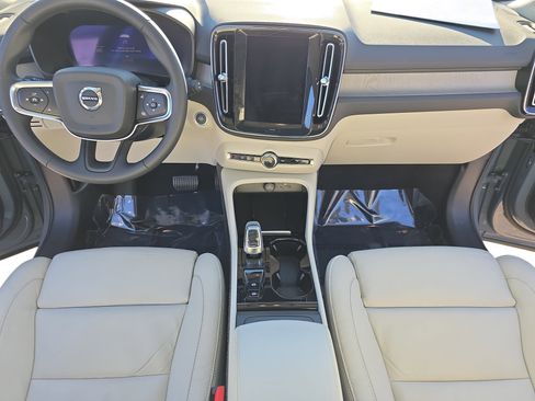Used 2023 Volvo XC40 B5 Ultimate w/ Protection Package Premier image 9
