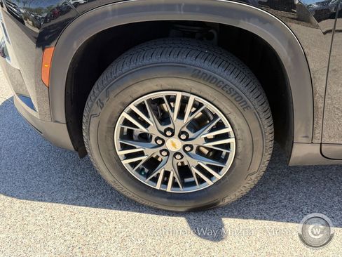 Used 2025 Chevrolet Traverse LT AWD/4WD image 10