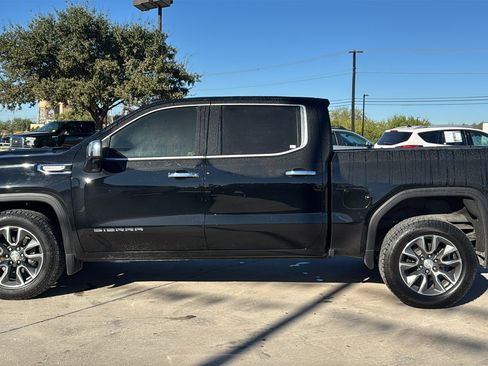 Used 2022 GMC Sierra 1500 SLT image 2
