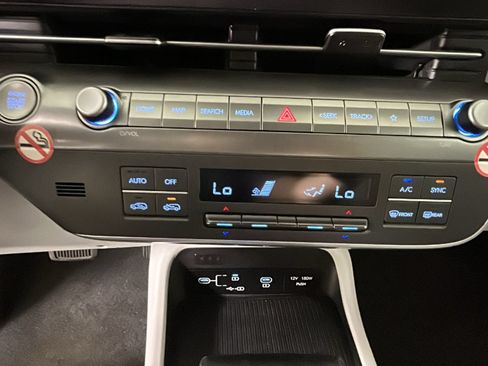 Used 2025 Hyundai Kona SEL FWD image 26