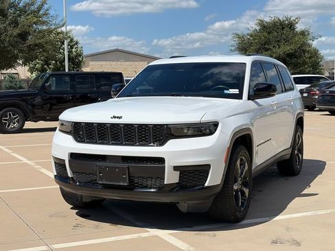 Used 2021 Jeep Grand Cherokee L Laredo RWD image 3