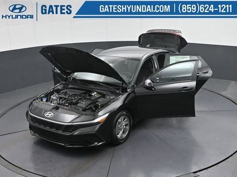 New 2026 Hyundai Elantra SE image 48