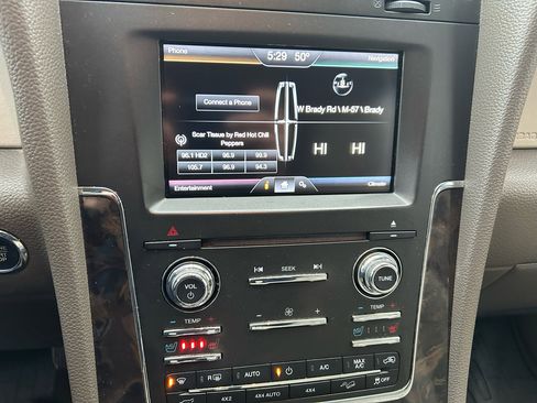 Used 2015 Lincoln Navigator L 4WD image 23