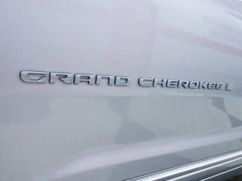 Used 2022 Jeep Grand Cherokee Summit w/ Advanced Protech Group IV image 39