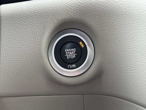 Used 2023 Chrysler Voyager LX FWD image 31