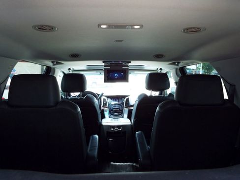 Used 2017 Cadillac Escalade Premium Luxury w/ LPO, Radiant Package image 32