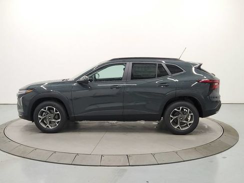 New 2026 Chevrolet Trax LT w/ LT Convenience Package FWD image 4