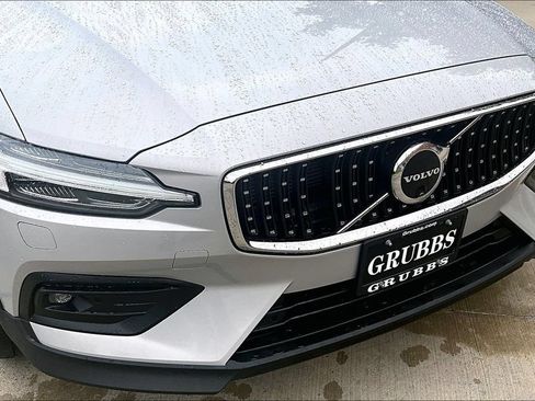Certified 2025 Volvo V60 B5 Cross Country Plus AWD/4WD image 38