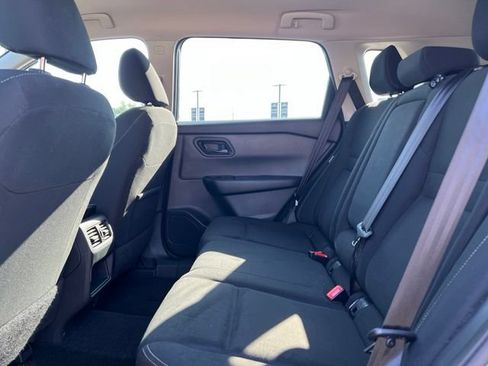 Used 2024 Nissan Rogue S AWD/4WD image 17