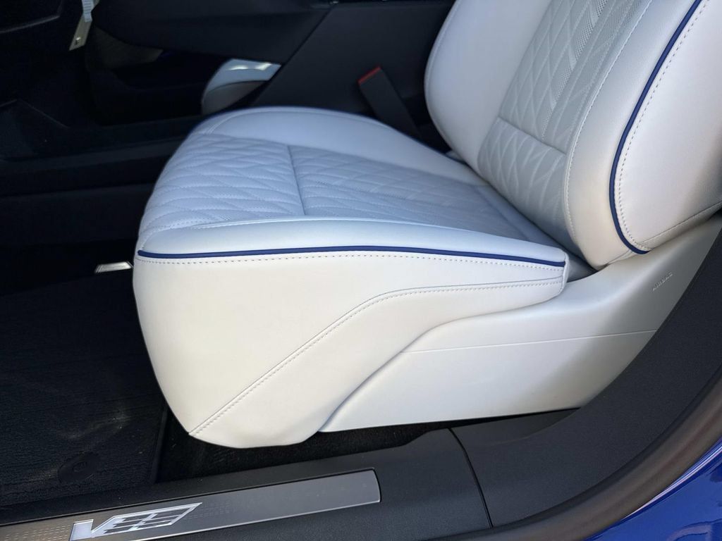 New 2027 Cadillac Optiq V w/ Deep Ocean Design Edition AWD/4WD image 20