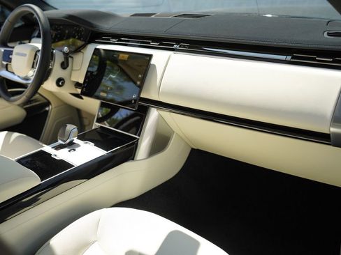 Used 2025 Land Rover Range Rover SE AWD/4WD image 21