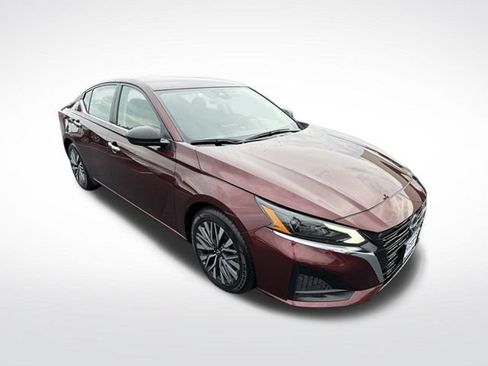 Used 2024 Nissan Altima 2.5 SV FWD image 9