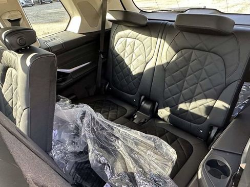 New 2026 BMW X7 xDrive40i w/ Premium Package image 8