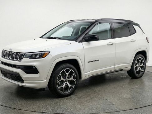 Used 2025 Jeep Compass Limited AWD/4WD image 3