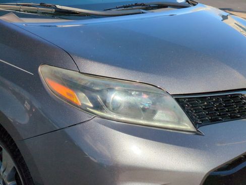 Used 2018 Toyota Sienna SE image 10