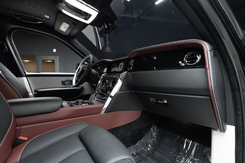 Used 2026 Rolls-Royce Cullinan AWD/4WD image 41