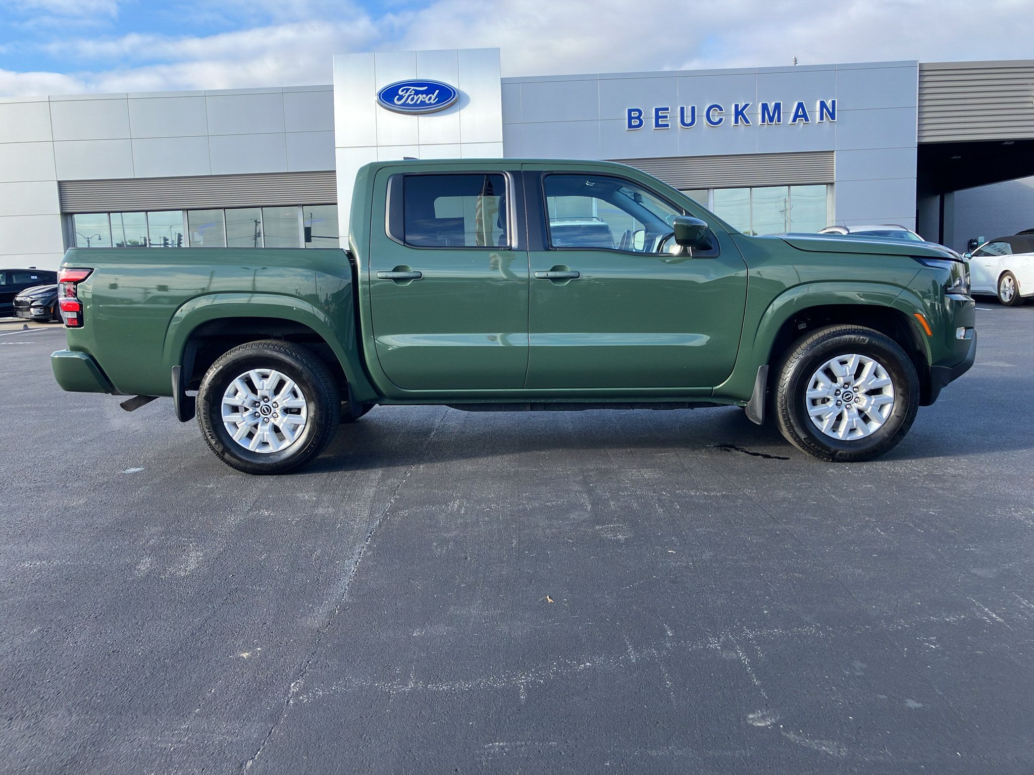 Used 2022 Nissan Frontier SV AWD/4WD image 9