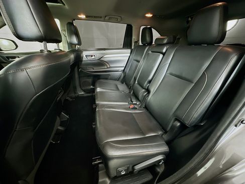 Used 2018 Toyota Highlander XLE image 28