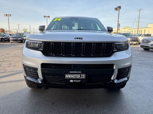 Used 2024 Jeep Grand Cherokee L Laredo image 2