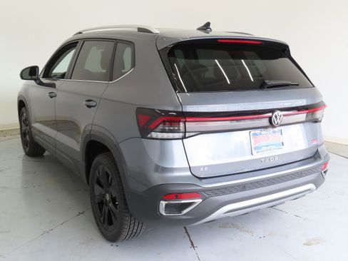 New 2025 Volkswagen Taos SE image 7