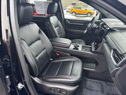 Used 2025 GMC Acadia Elevation w/ Elevation Premium Package image 9