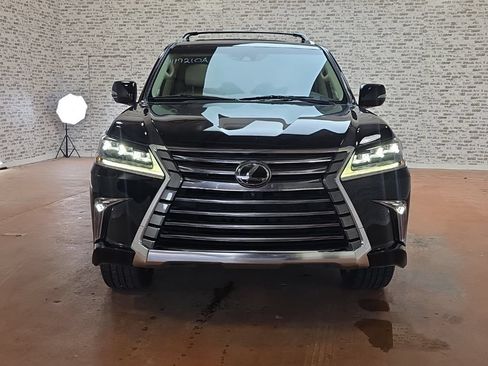 Used 2019 Lexus LX 570 4WD w/ Luxury Package image 2