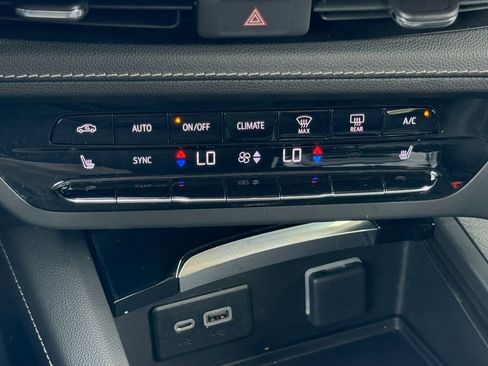 Used 2022 Buick Envision Preferred FWD image 17
