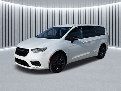 New 2026 Chrysler Pacifica Select