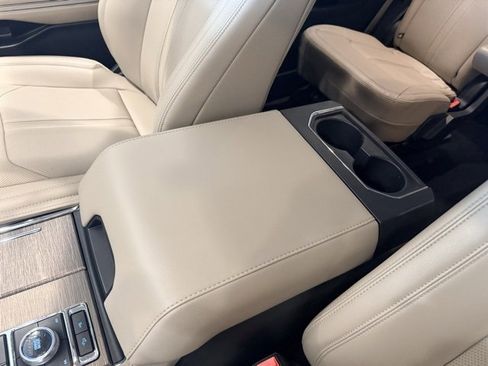 Used 2024 Ford Expedition Limited image 45