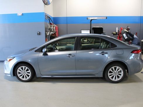 Used 2025 Toyota Corolla LE w/ LE Premium Package image 15