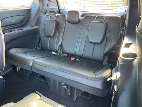 Used 2023 Chrysler Pacifica Touring-L w/ S Appearance Package image 26