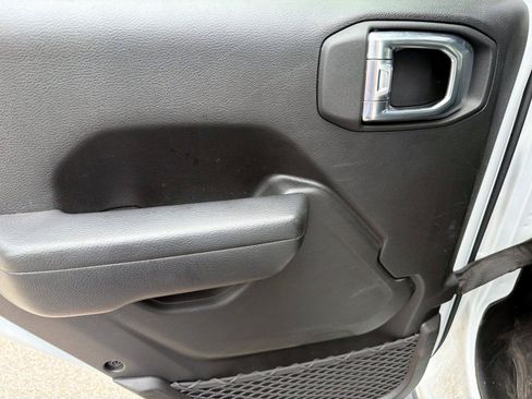 Used 2024 Jeep Wrangler Unlimited AWD/4WD image 12