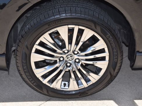 Used 2023 Toyota Venza XLE AWD/4WD image 37
