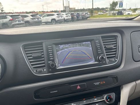 Used 2020 Kia Sedona LX image 19