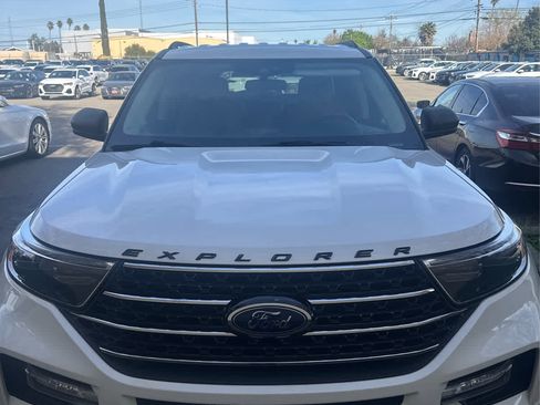Used 2020 Ford Explorer XLT w/ Equipment Group 202A image 2