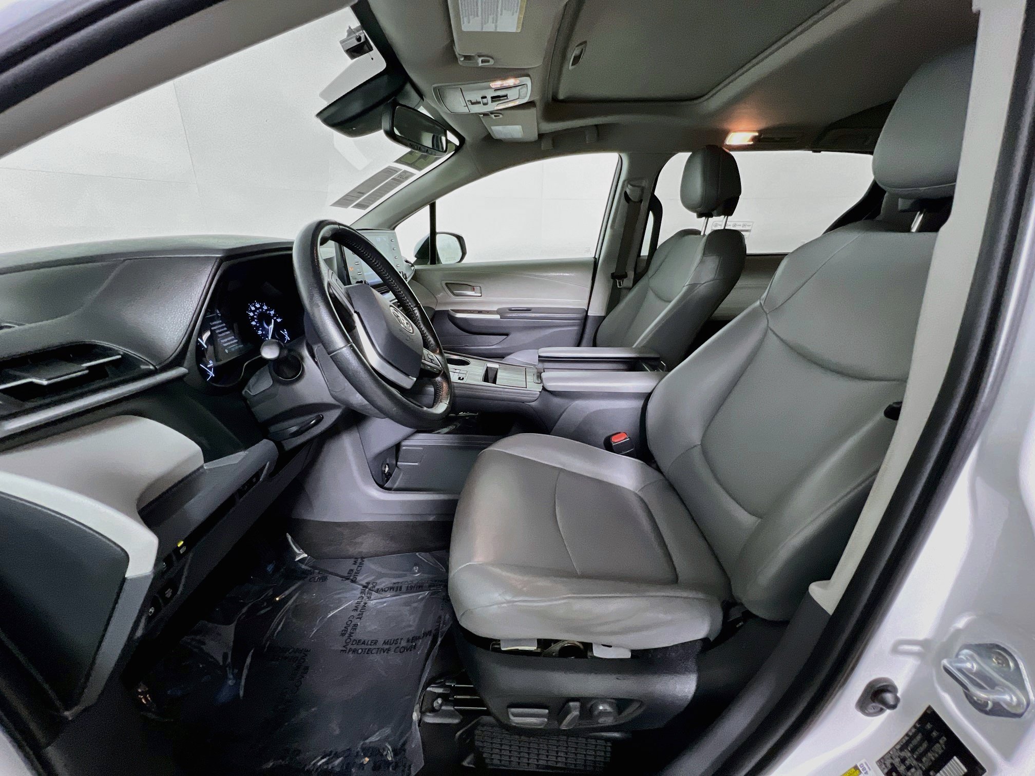 Used 2022 Toyota Sienna XLE FWD image 15