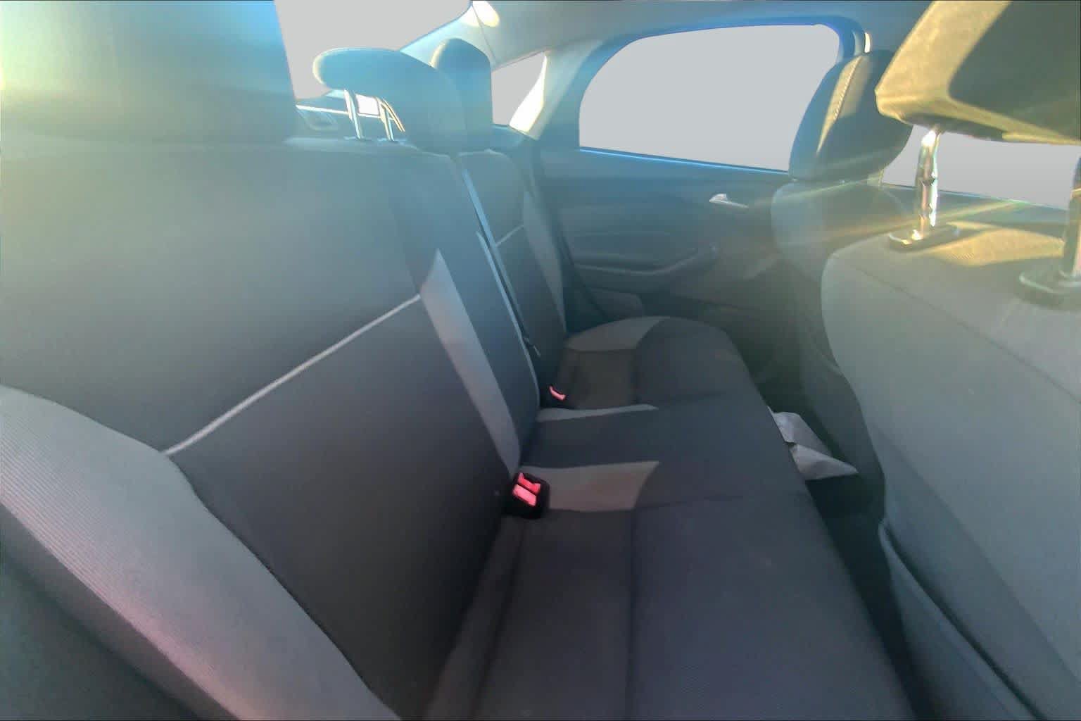 Used 2014 Ford Focus SE FWD image 19