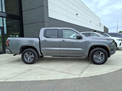 Used 2025 Nissan Frontier SV AWD/4WD image 8