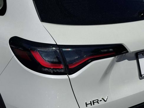 Certified 2023 Honda HR-V LX image 9