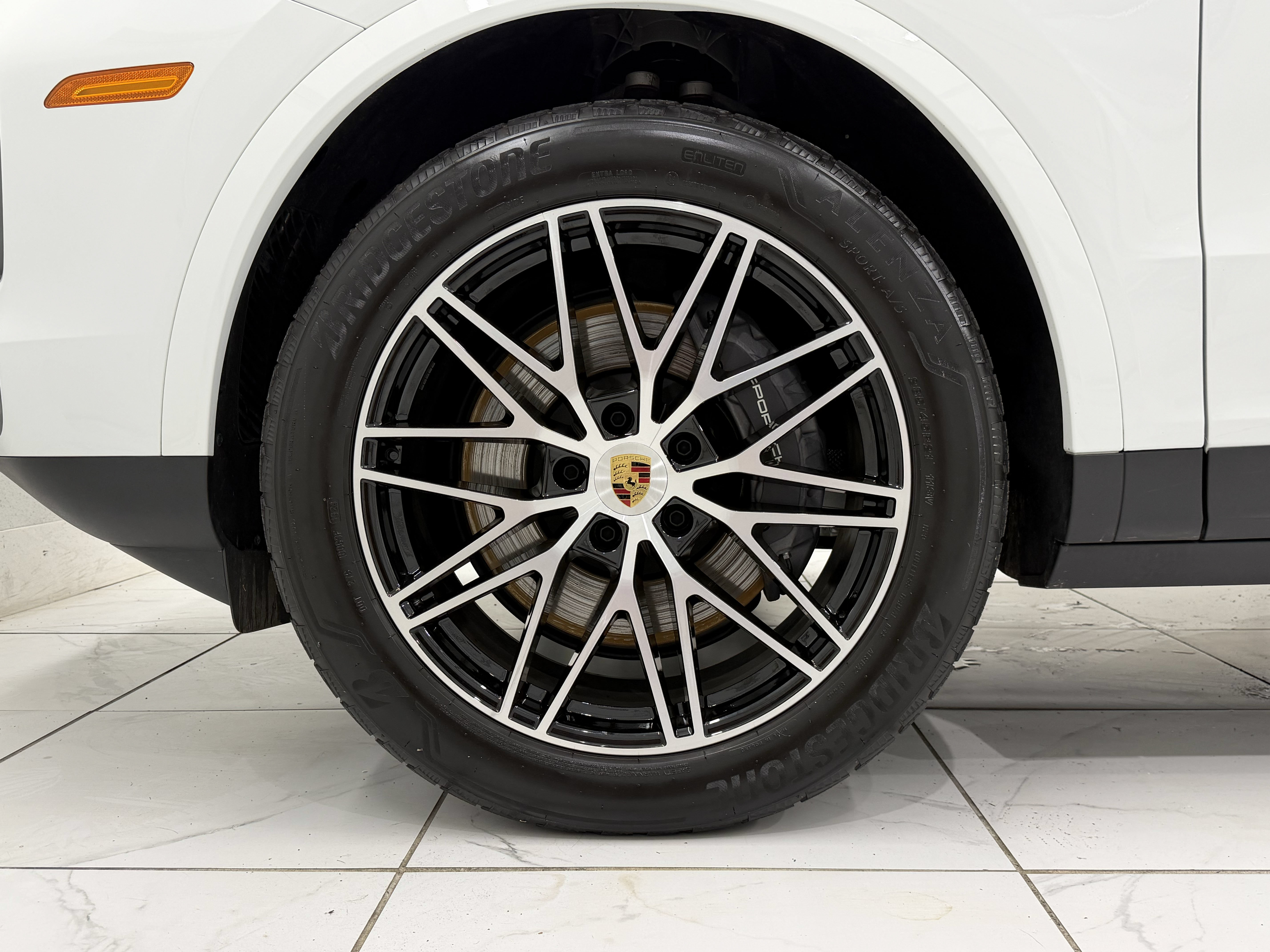 Certified 2024 Porsche Cayenne AWD/4WD image 16