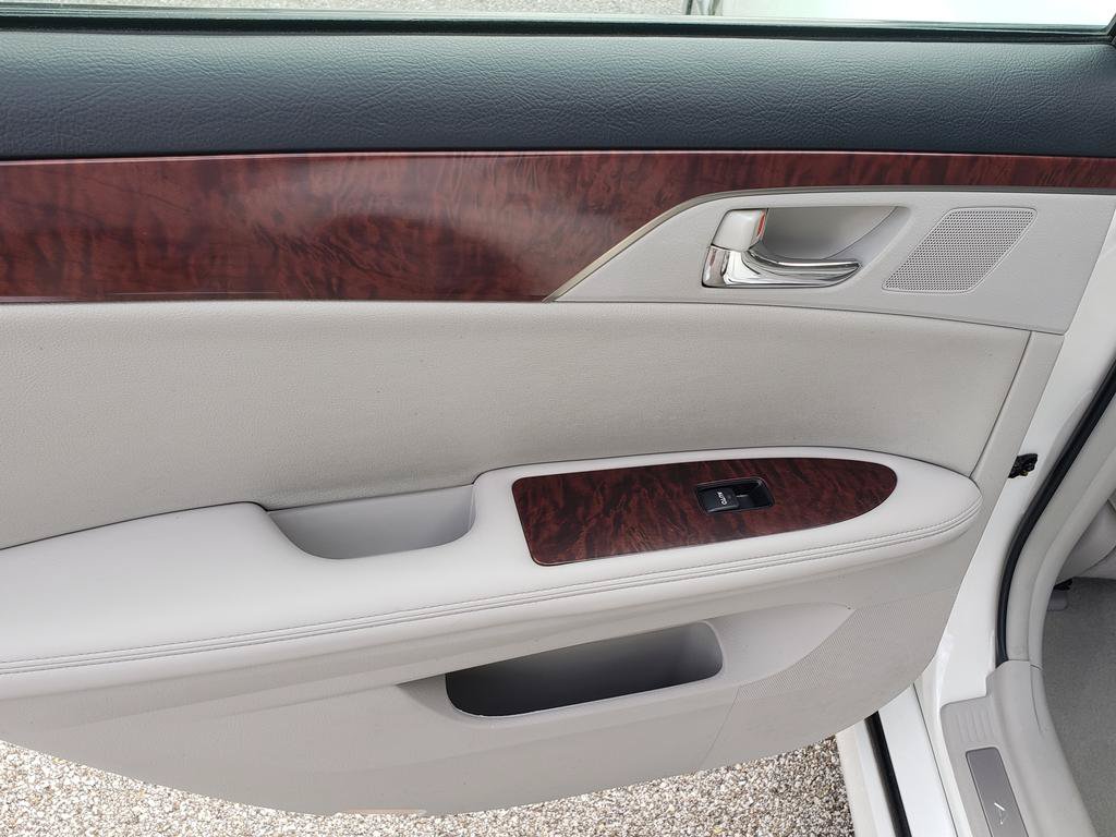 Used 2011 Toyota Avalon Limited FWD image 11
