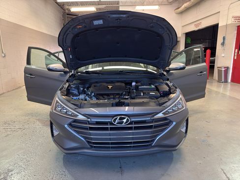 Used 2019 Hyundai Elantra Limited FWD image 8