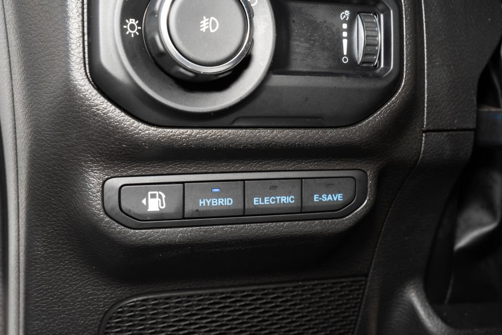 Used 2023 Jeep Wrangler Unlimited Sahara AWD/4WD image 26