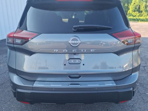 Certified 2026 Nissan Rogue SV FWD image 25