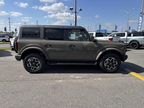 New 2026 Ford Bronco Outer Banks image 4