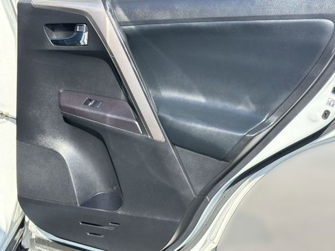 Used 2018 Toyota RAV4 XLE AWD/4WD image 22