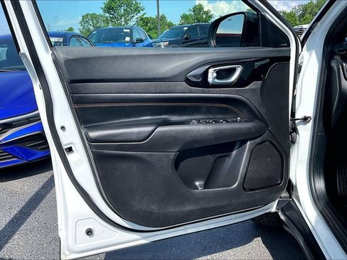 Used 2025 Jeep Compass Trailhawk AWD/4WD image 15